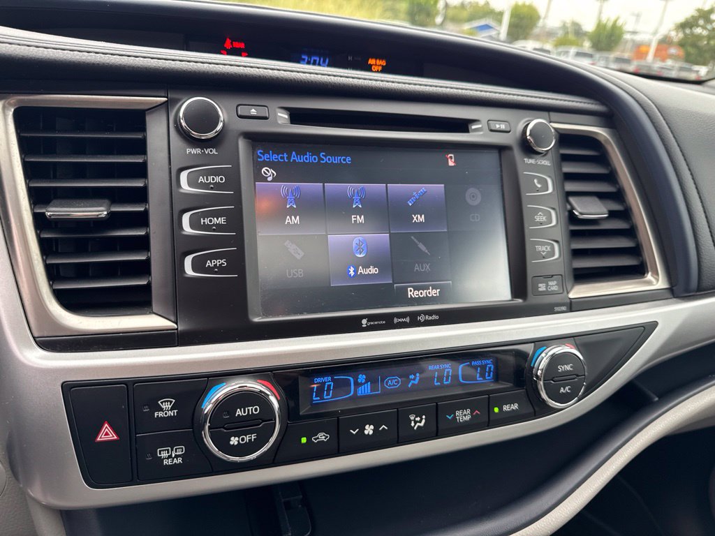 Certified 2019 Toyota Highlander XLE w/ Carpet Mat Package (TMS) AWD/4WD image 13