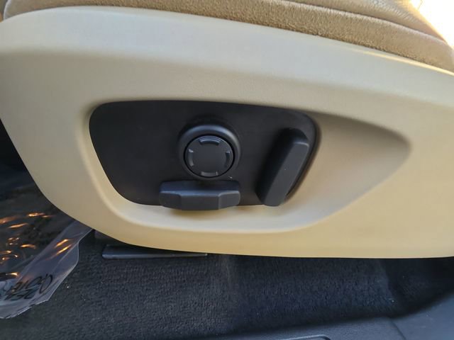 Used 2019 Land Rover Discovery Sport HSE image 38