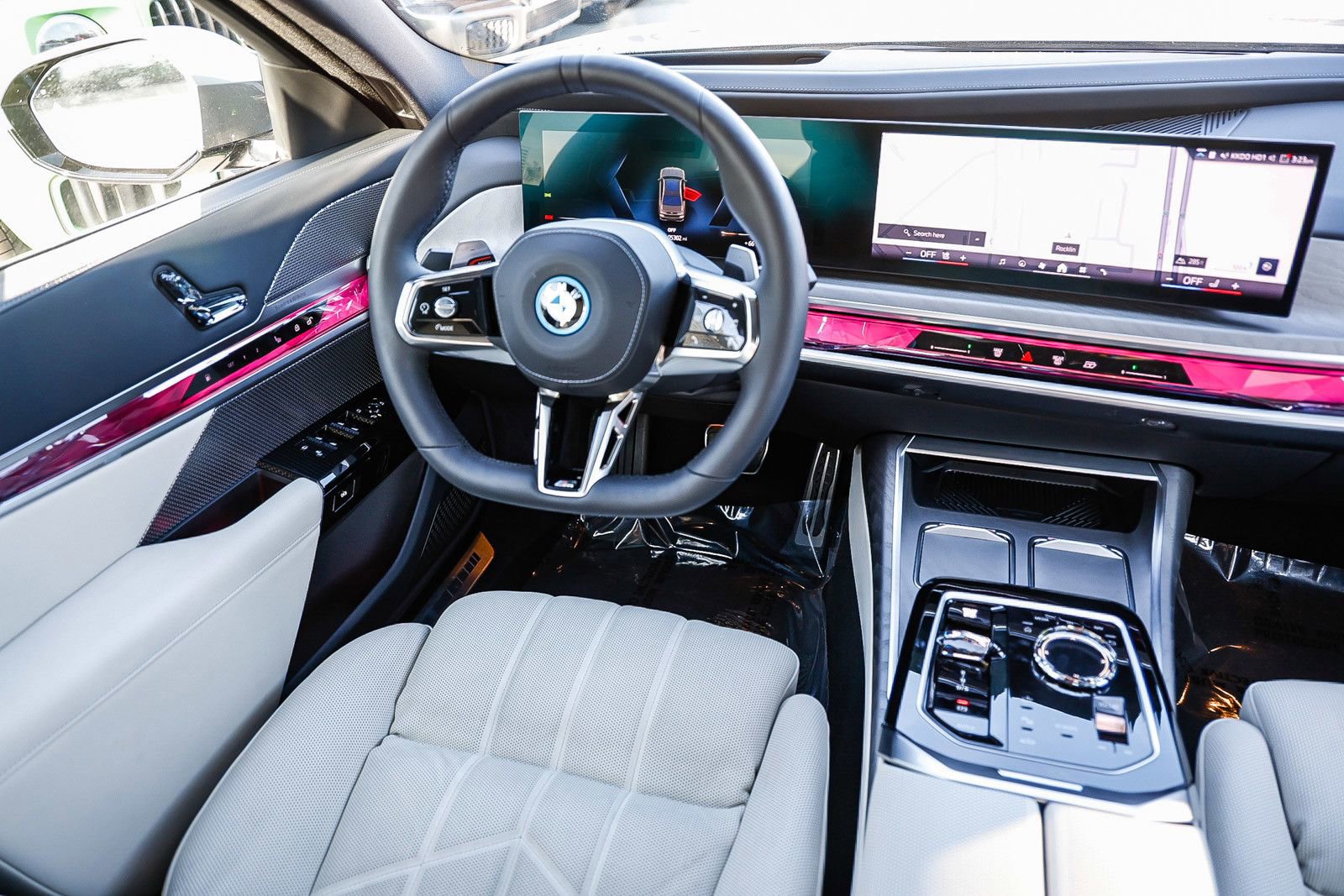 Used 2026 BMW 750e xDrive image 14