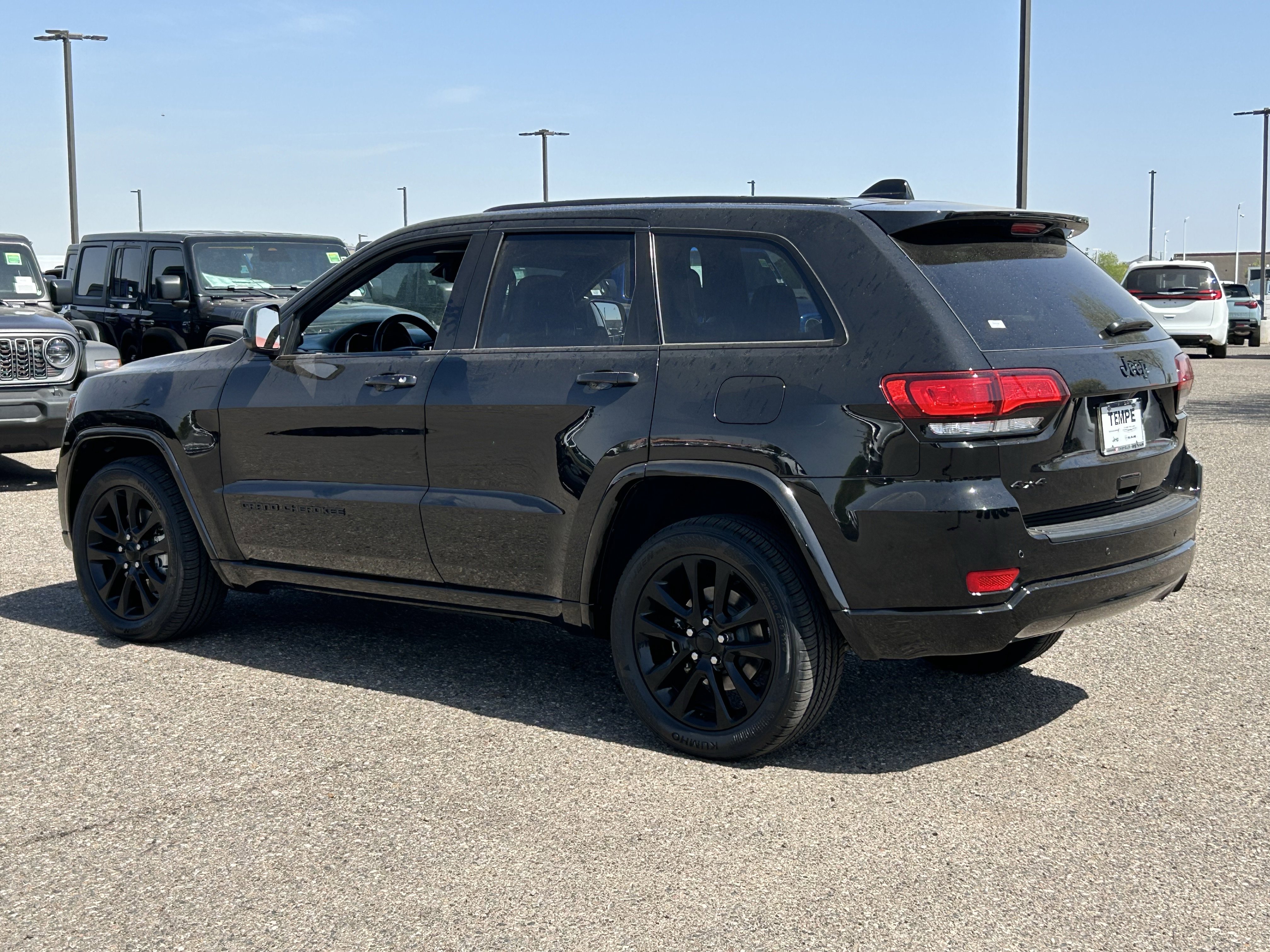 Certified 2021 Jeep Grand Cherokee Laredo X AWD/4WD image 4