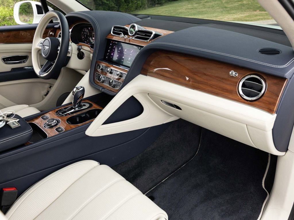 Used 2024 Bentley Bentayga image 74