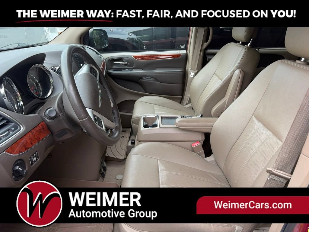 Used 2016 Chrysler Town & Country Touring-L FWD image 9
