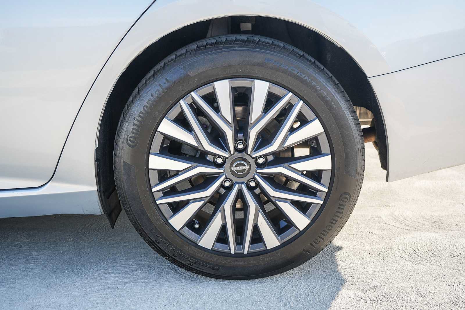 Used 2023 Nissan Altima 2.5 SV FWD image 10
