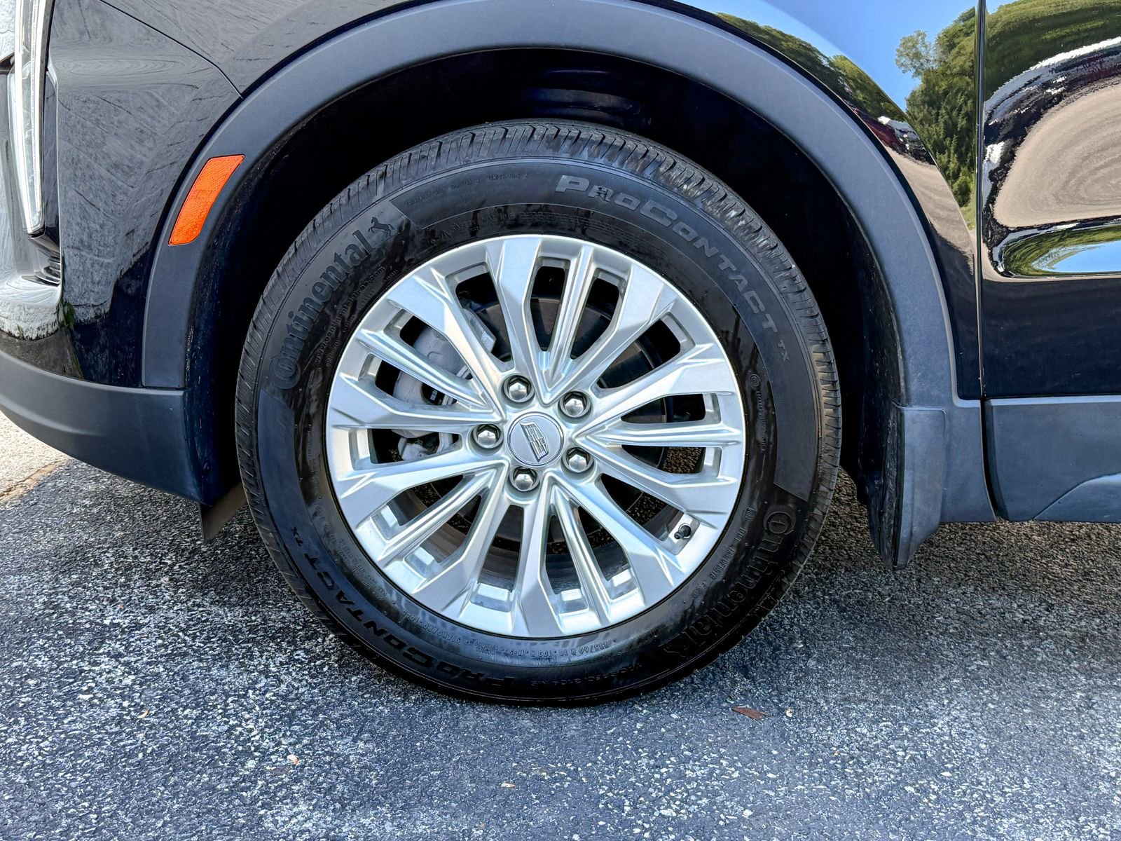 Certified 2024 Cadillac XT4 Luxury w/ Cold Weather Package AWD/4WD image 11