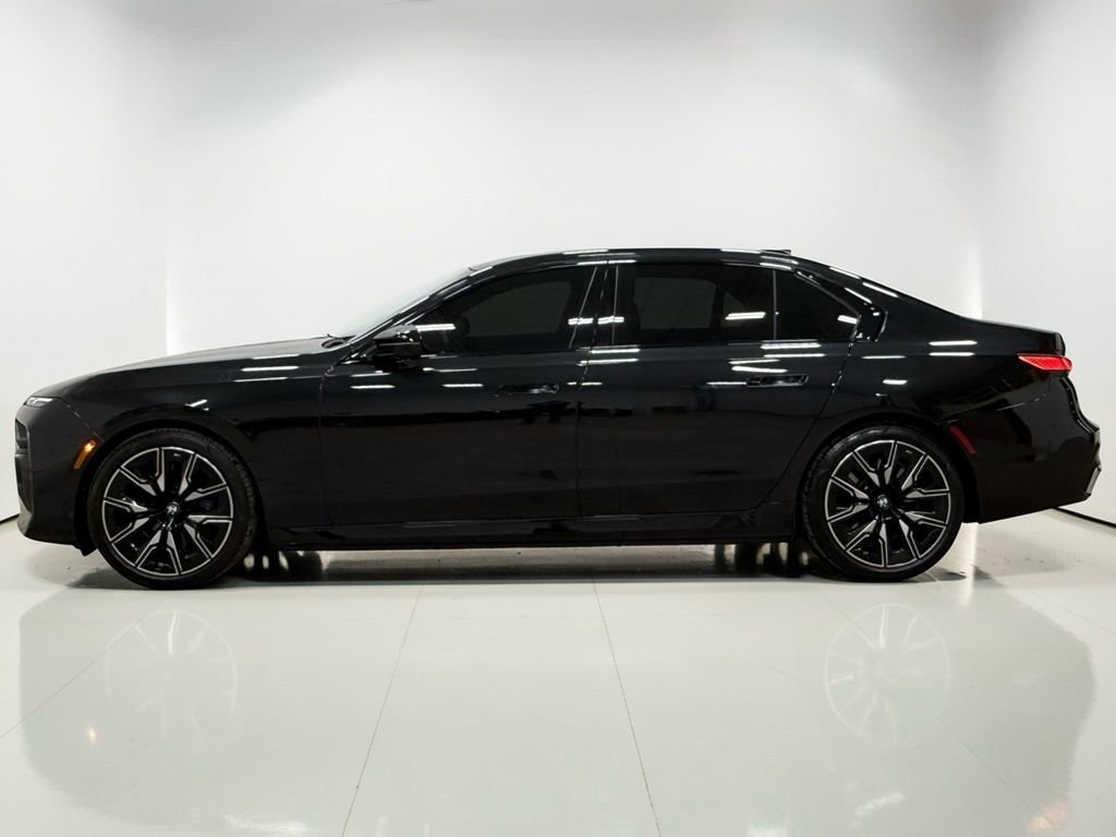 Used 2024 BMW i7 M70 w/ Premium Package image 19