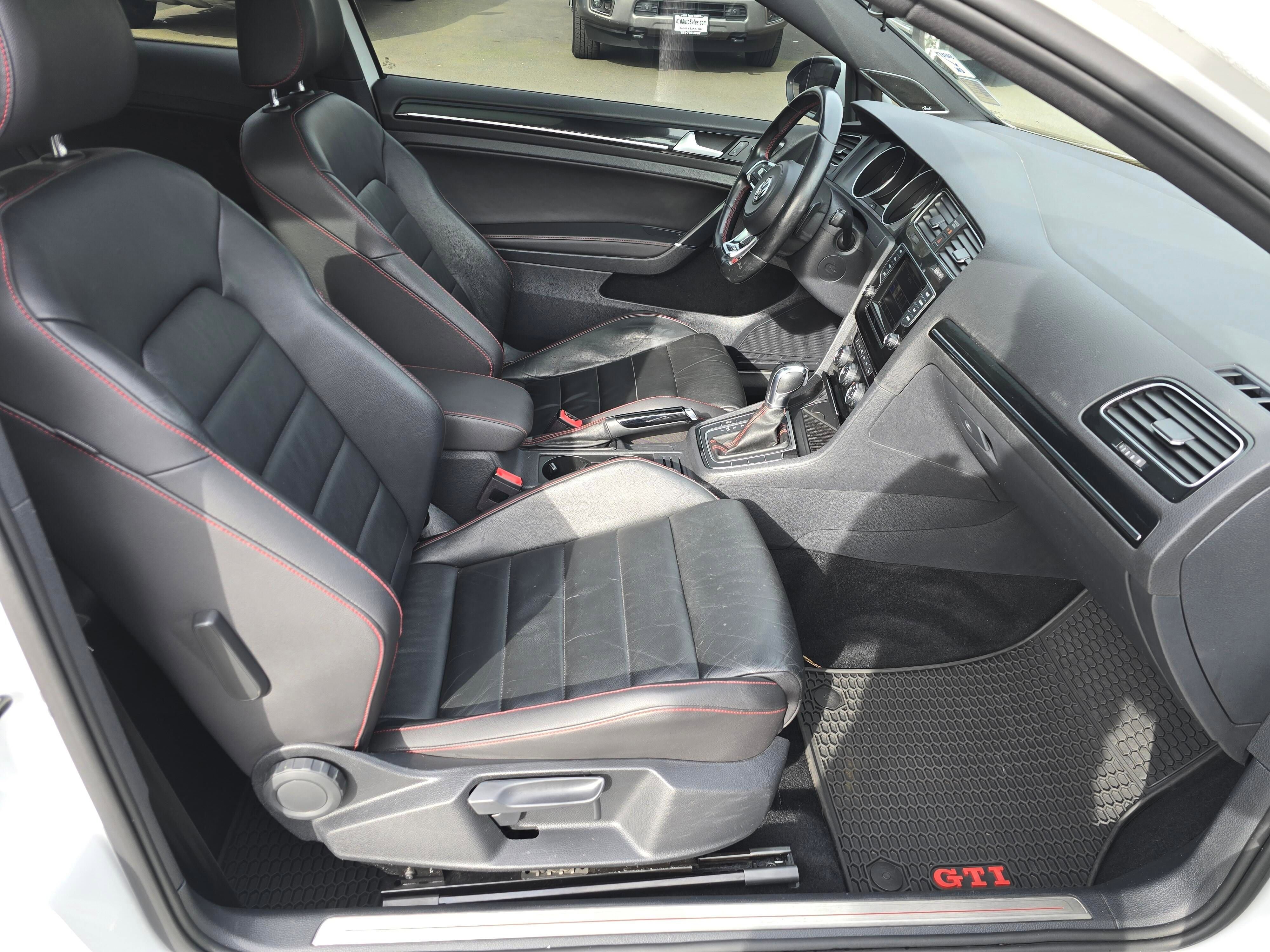 Used 2015 Volkswagen GTI SE FWD image 33
