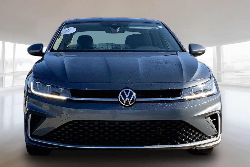 Certified 2025 Volkswagen Jetta SE FWD image 3