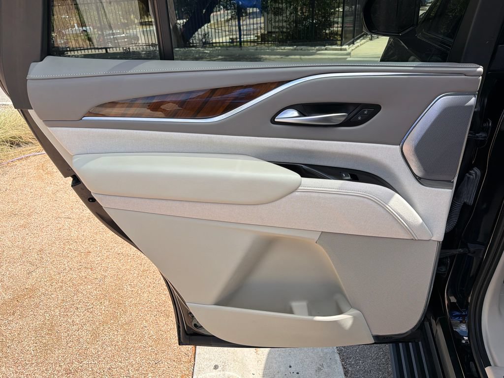 Used 2024 Cadillac Escalade Sport Platinum w/ LPO, Floor Liner Package AWD/4WD image 37