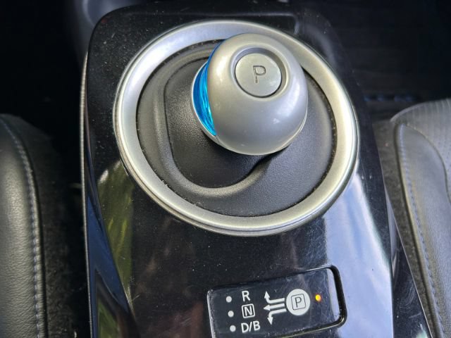 Used 2015 Nissan Leaf SL FWD image 20