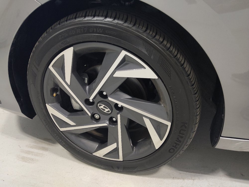 Used 2025 Hyundai Elantra Sport FWD image 31