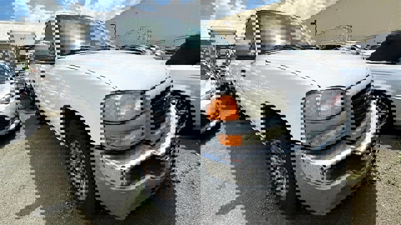 Used 2005 GMC Sierra 1500 W/T image 3