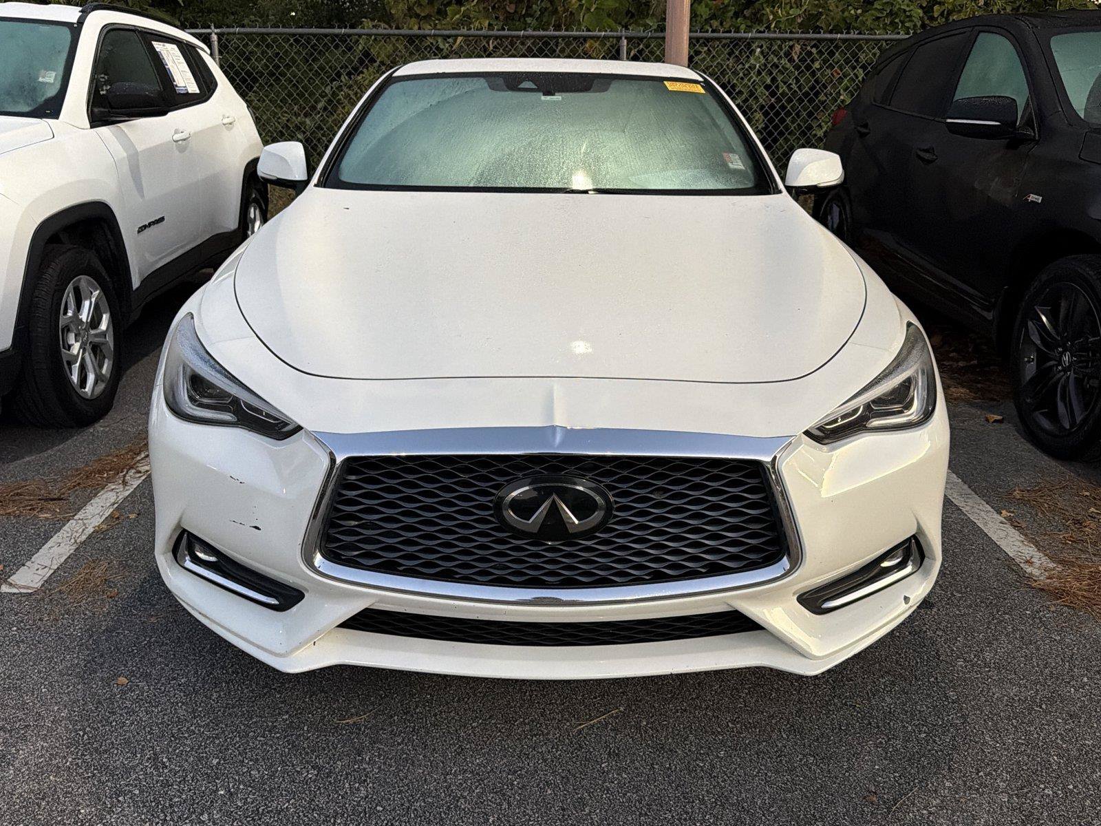 Used 2019 INFINITI Q60 3.0t Luxe w/ Essential Package RWD image 2