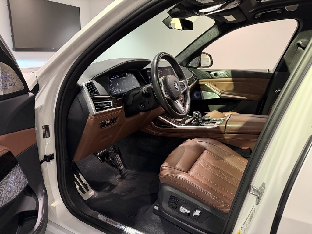 Used 2020 BMW X7 M50i image 4