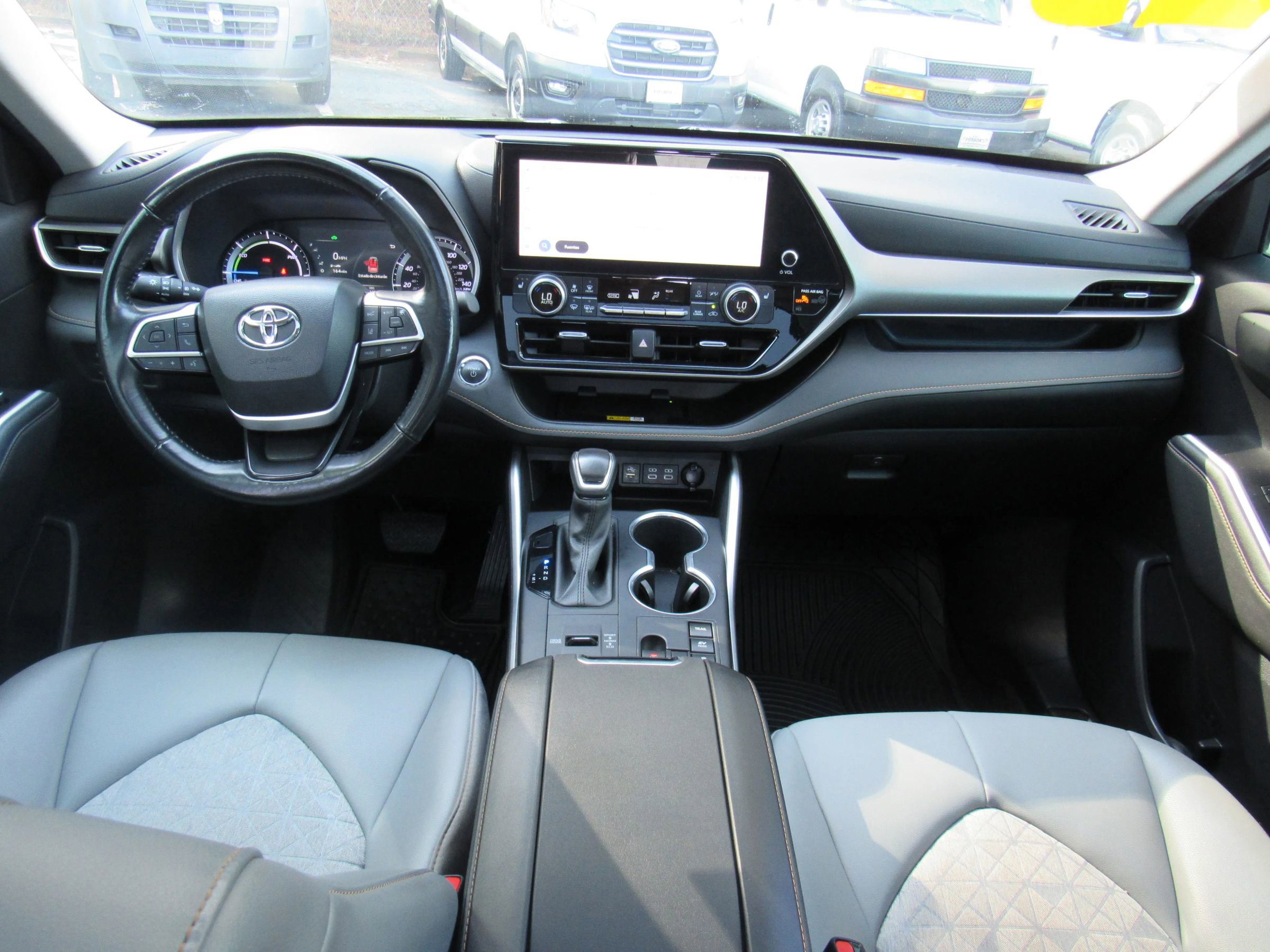 Used 2023 Toyota Highlander Bronze Edition image 13