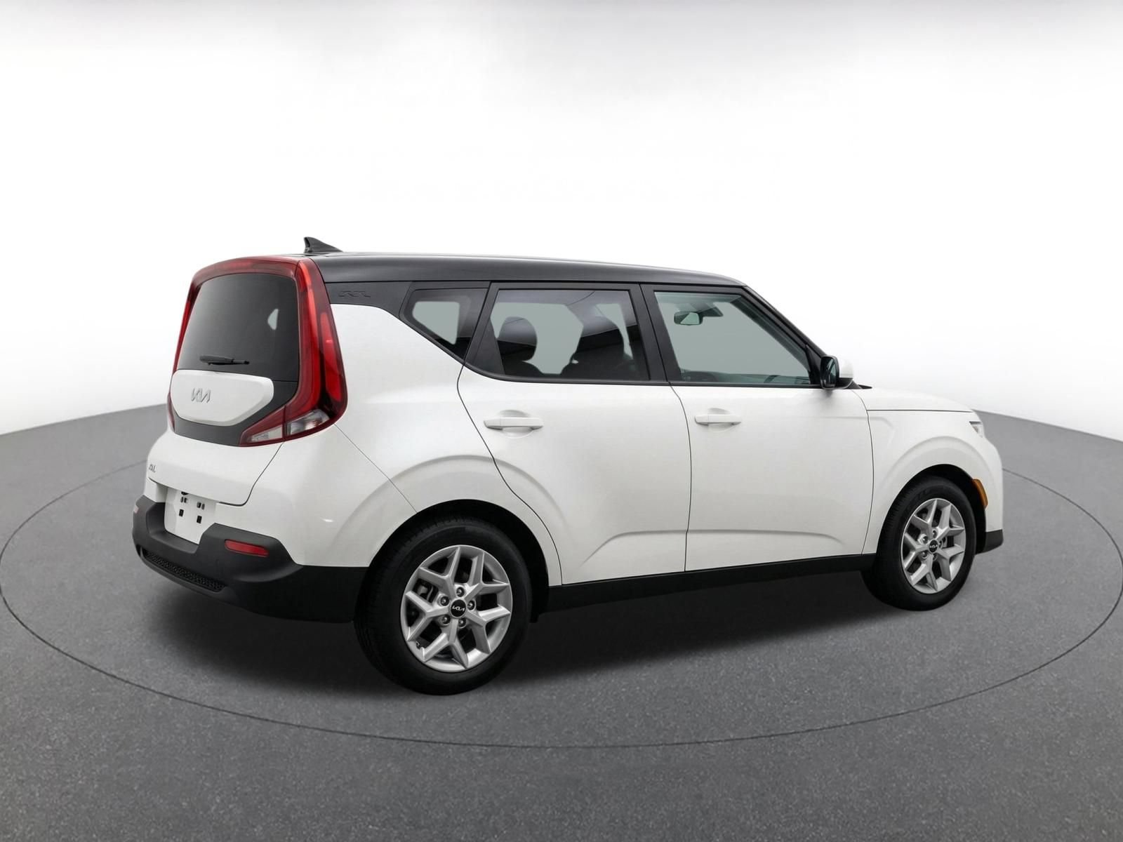 Used 2025 Kia Soul LX w/ LX Technology Package FWD image 9