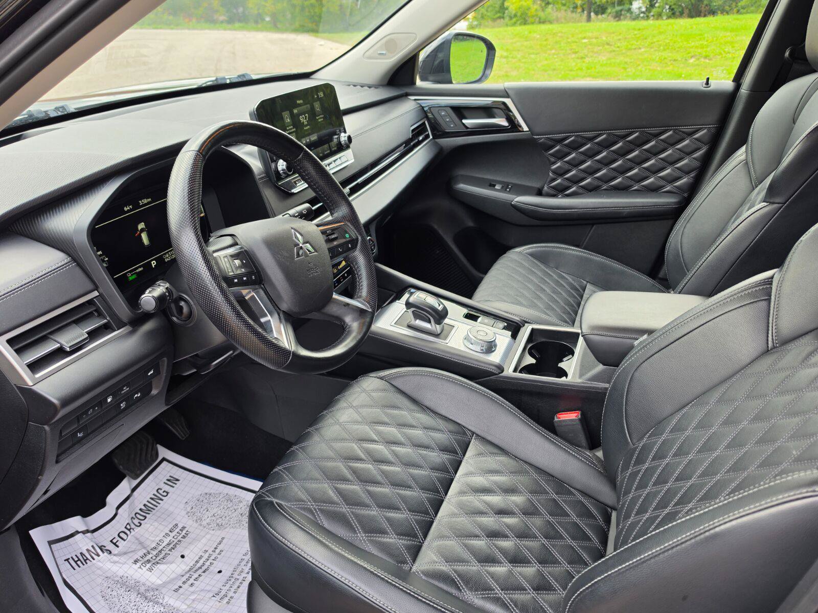 Used 2024 Mitsubishi Outlander 4WD Plug-In Hybrid image 4