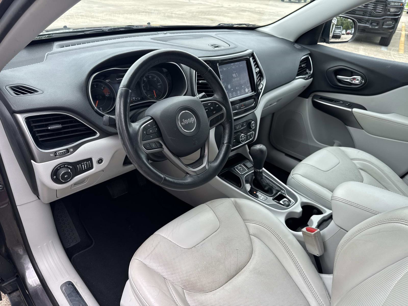 Used 2019 Jeep Cherokee Limited image 17