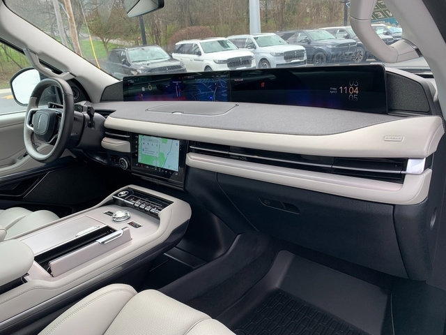 Certified 2025 Lincoln Navigator Reserve image 13
