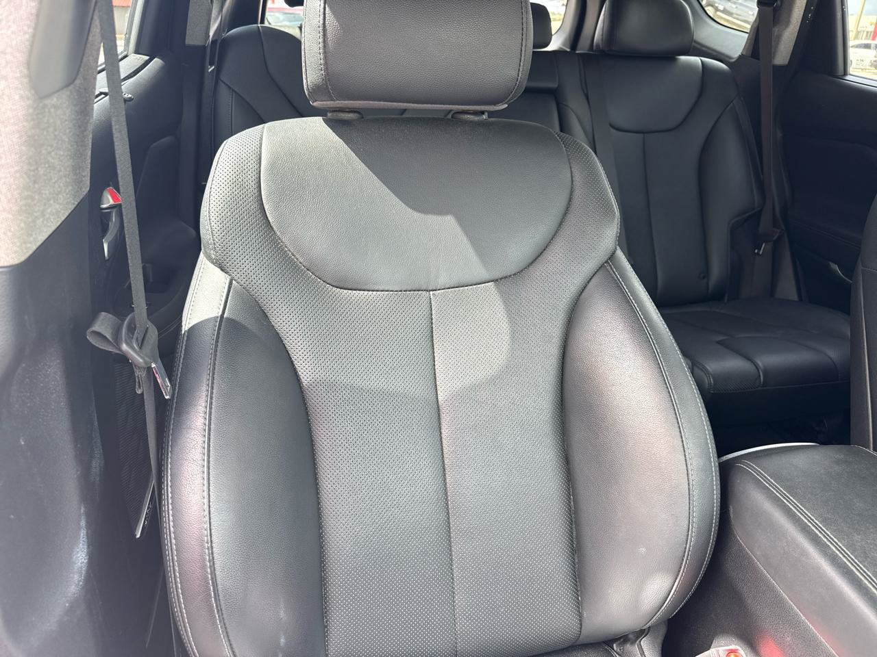 Used 2019 Hyundai Santa Fe Limited FWD image 10