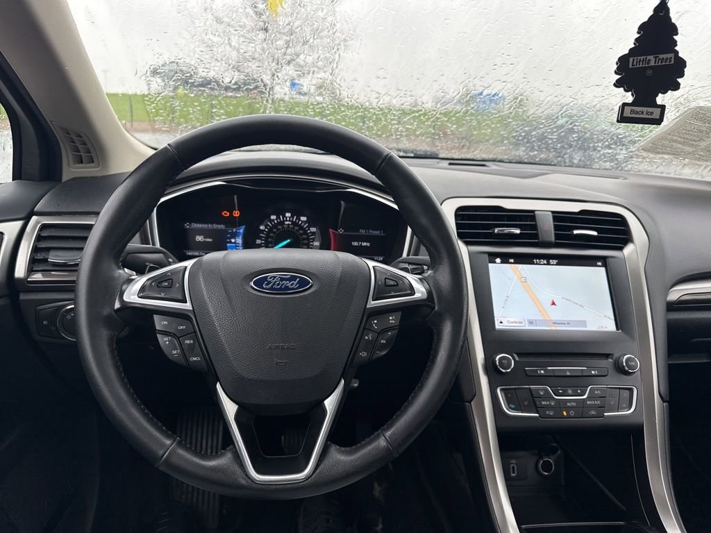 Used 2017 Ford Fusion SE w/ Fusion SE Technology Package FWD image 24