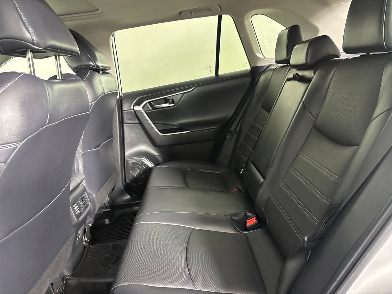 Used 2022 Toyota RAV4 Limited w/ Limited Grade Weather Package AWD/4WD image 23