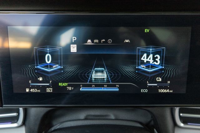 Used 2024 Hyundai Elantra Limited image 9