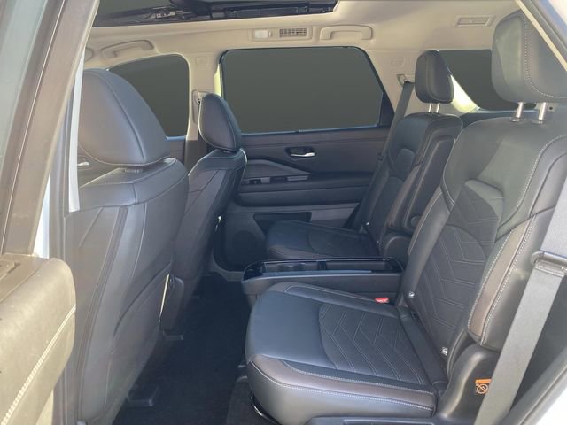 Used 2024 Nissan Pathfinder Platinum image 32