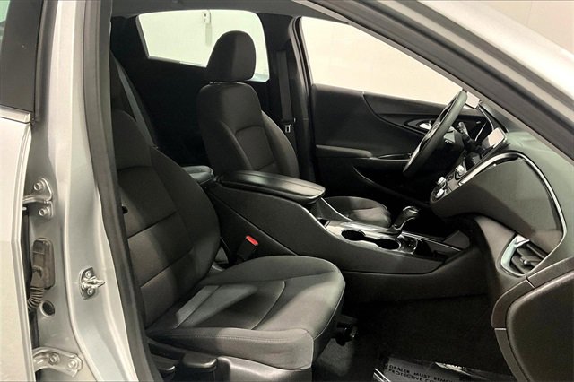 Used 2020 Chevrolet Malibu LT image 30