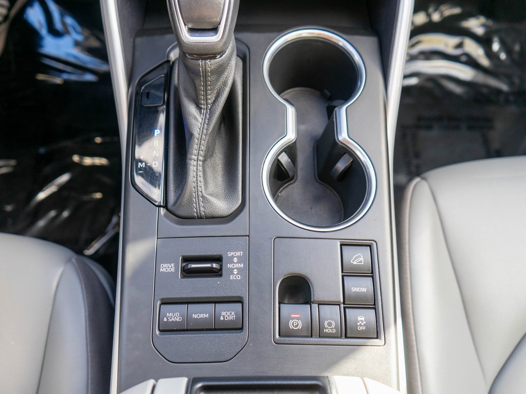 Used 2023 Toyota Highlander L image 29