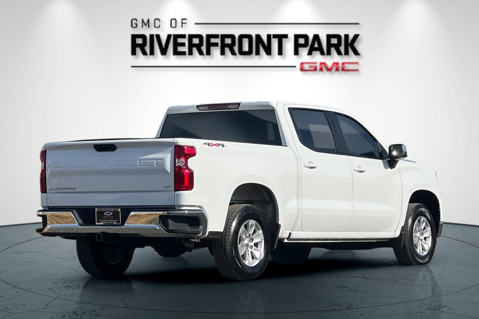 Used 2025 Chevrolet Silverado 1500 LT AWD/4WD image 3