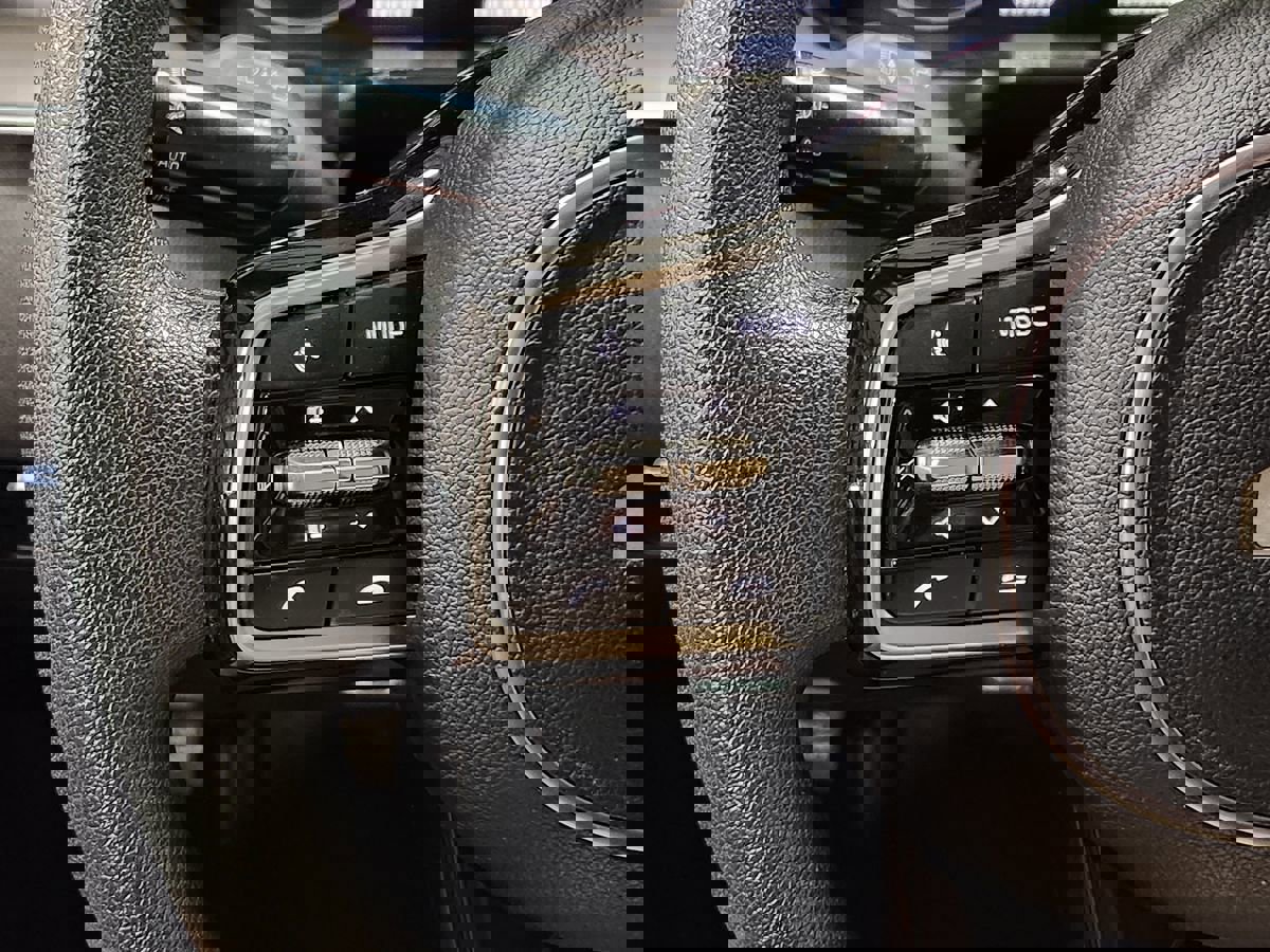 Used 2023 Kia Sorento LX image 49