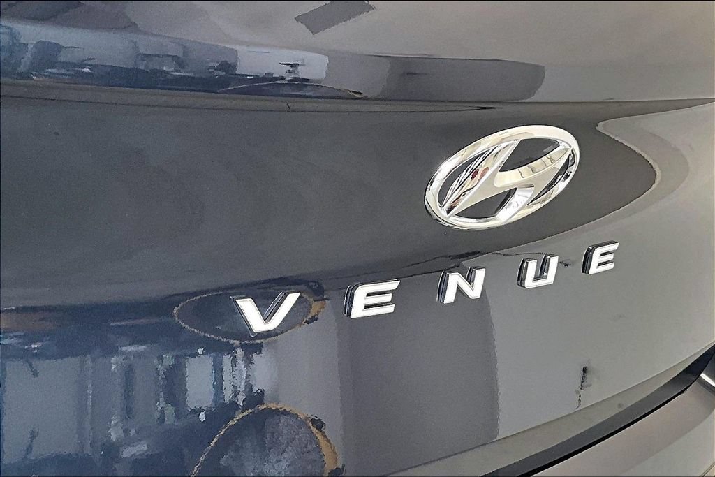 Certified 2024 Hyundai Venue Limited FWD image 32