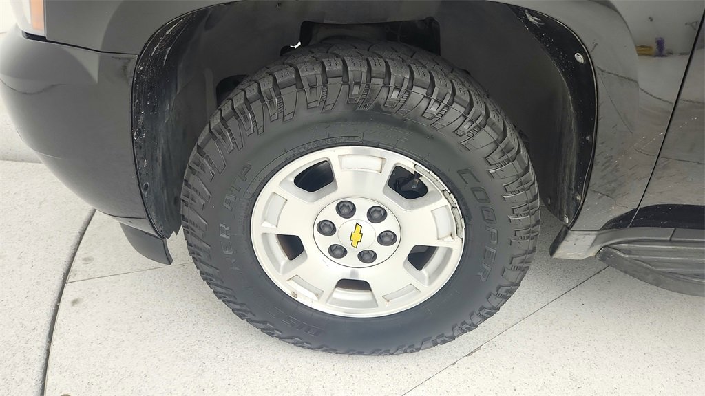 Used 2009 Chevrolet Suburban LS image 27