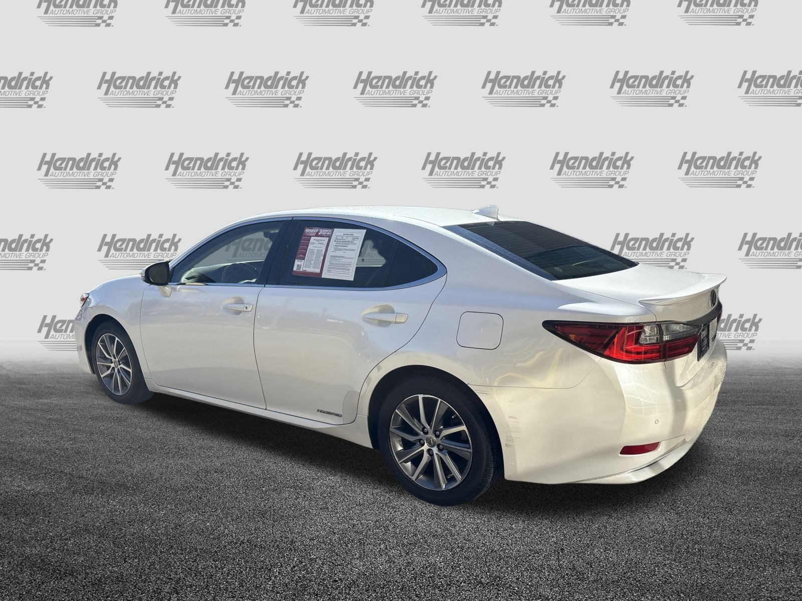 Used 2016 Lexus ES 300h w/ Luxury Package w/Wood Trim image 8