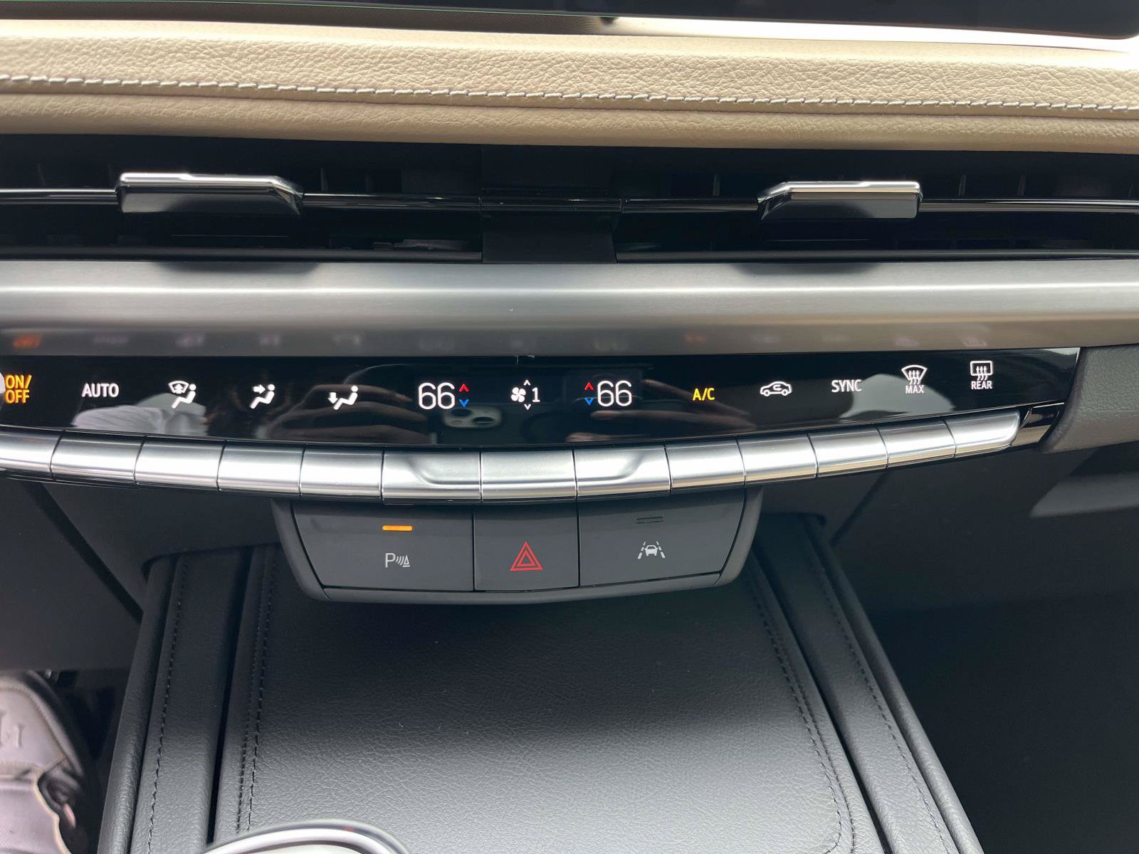 Used 2024 Cadillac XT4 Luxury w/ Trailering Package FWD image 29