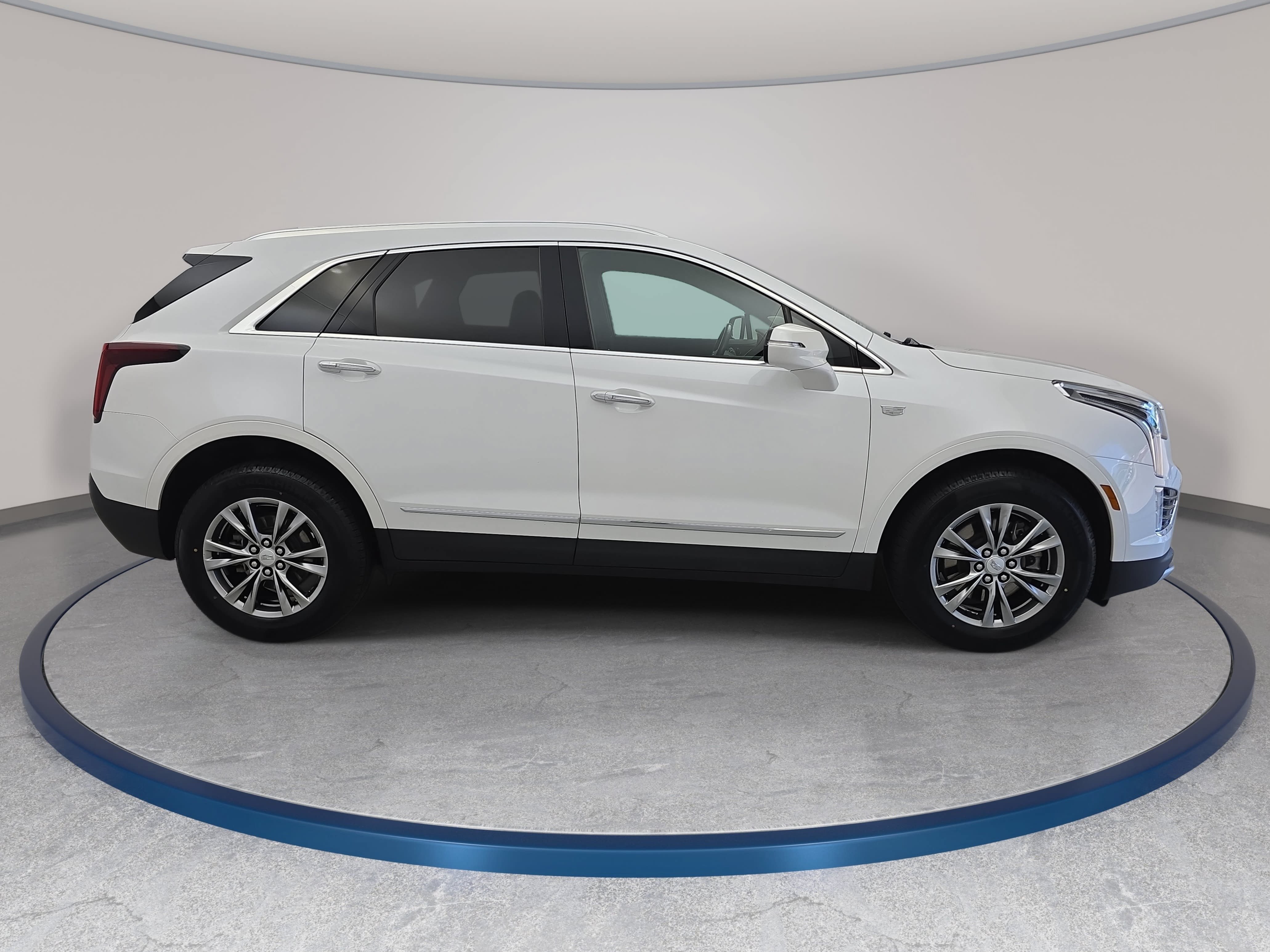 Used 2021 Cadillac XT5 Premium Luxury w/ LPO, Floor Liner Package AWD/4WD image 4