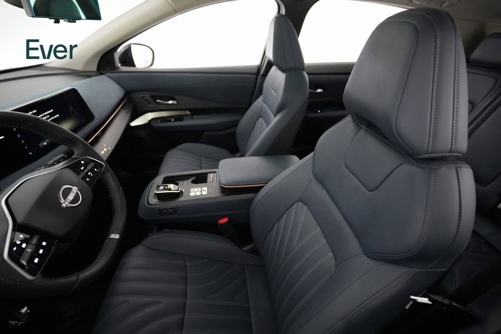 Used 2024 Nissan Ariya AWD image 7