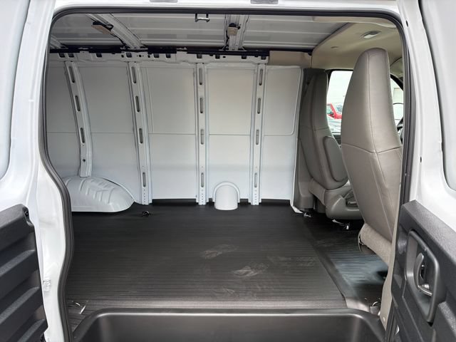 New 2026 GMC Savana 2500 w/ Driver Convenience Package RWD image 21