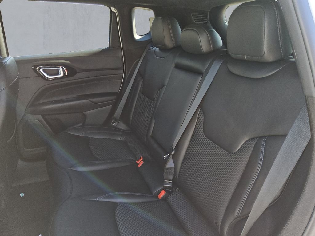 New 2026 Jeep Compass Latitude image 13
