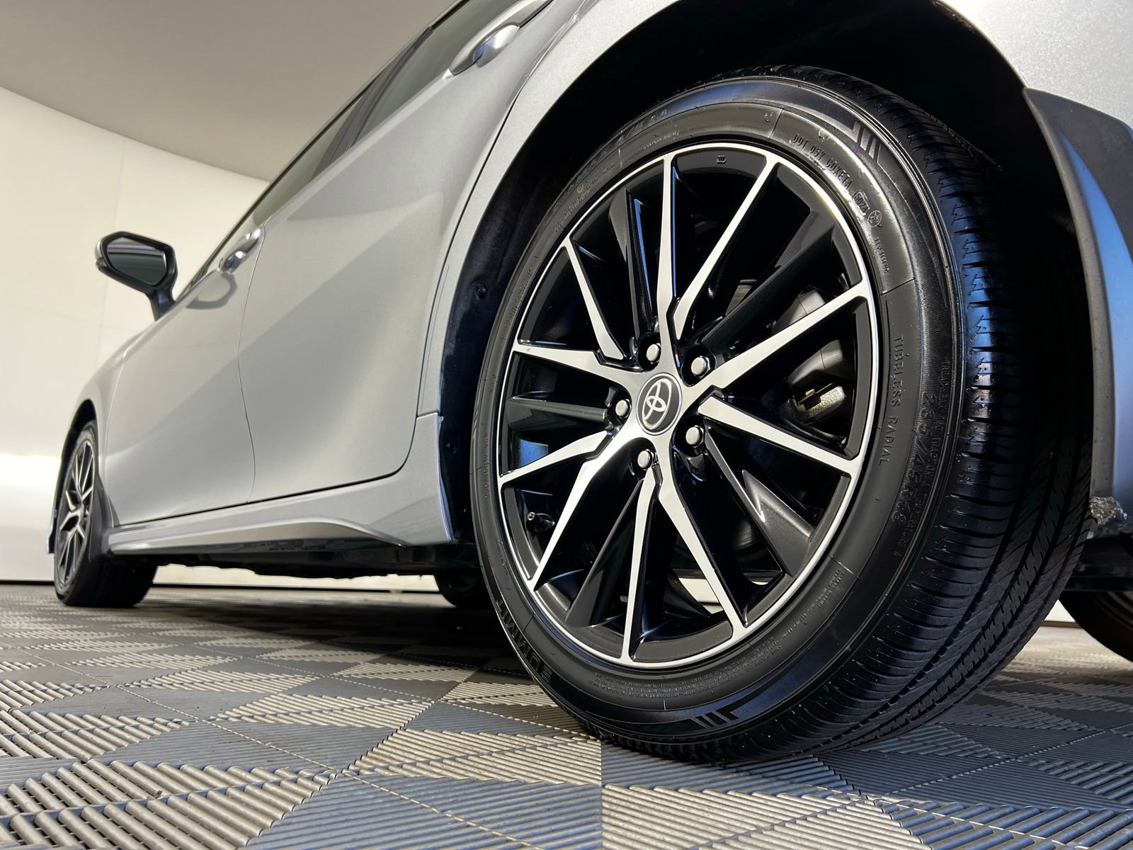 Used 2024 Toyota Camry SE image 25