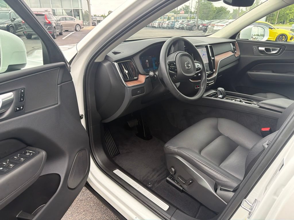 Used 2023 Volvo XC60 B5 Plus w/ Climate Package AWD/4WD image 8