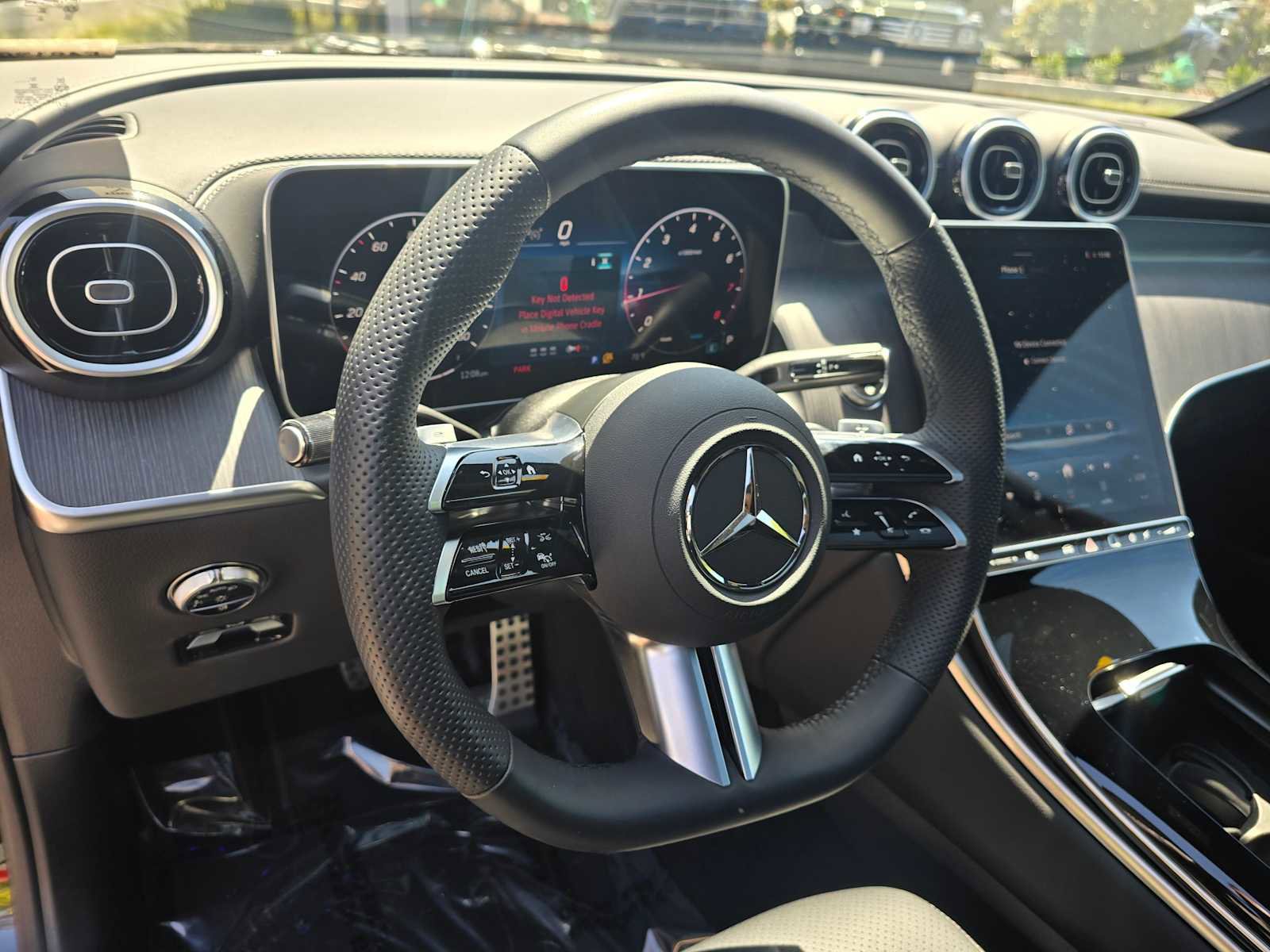 Used 2026 Mercedes-Benz GLC 300 4MATIC image 33