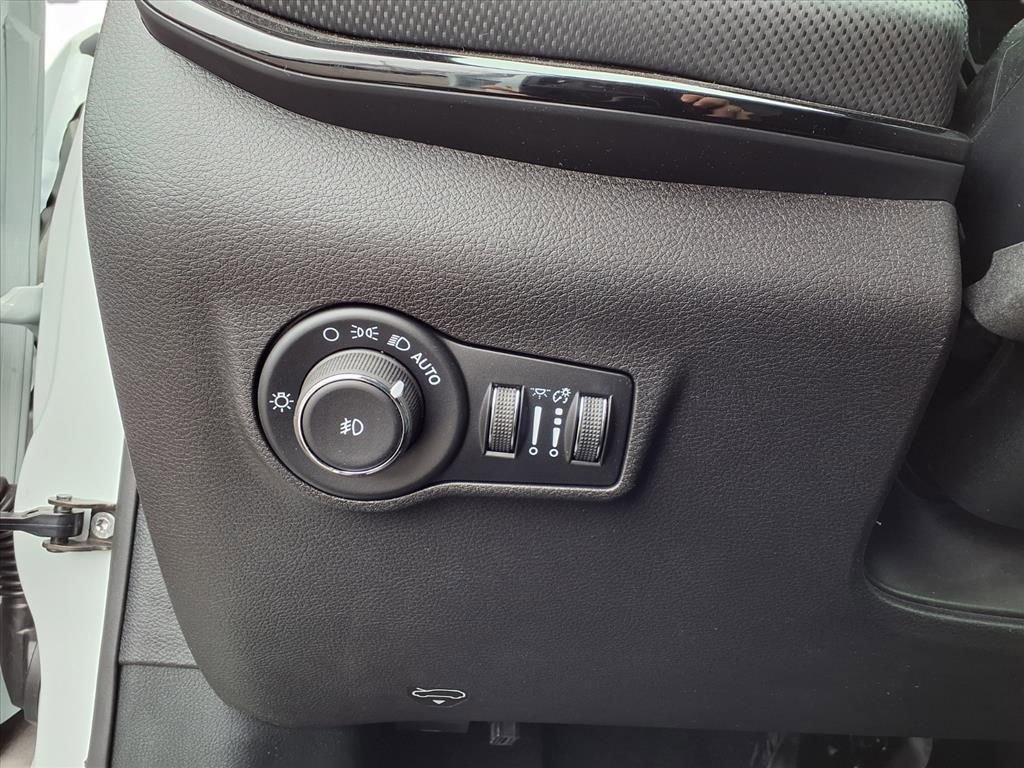 New 2026 Jeep Compass Latitude image 16
