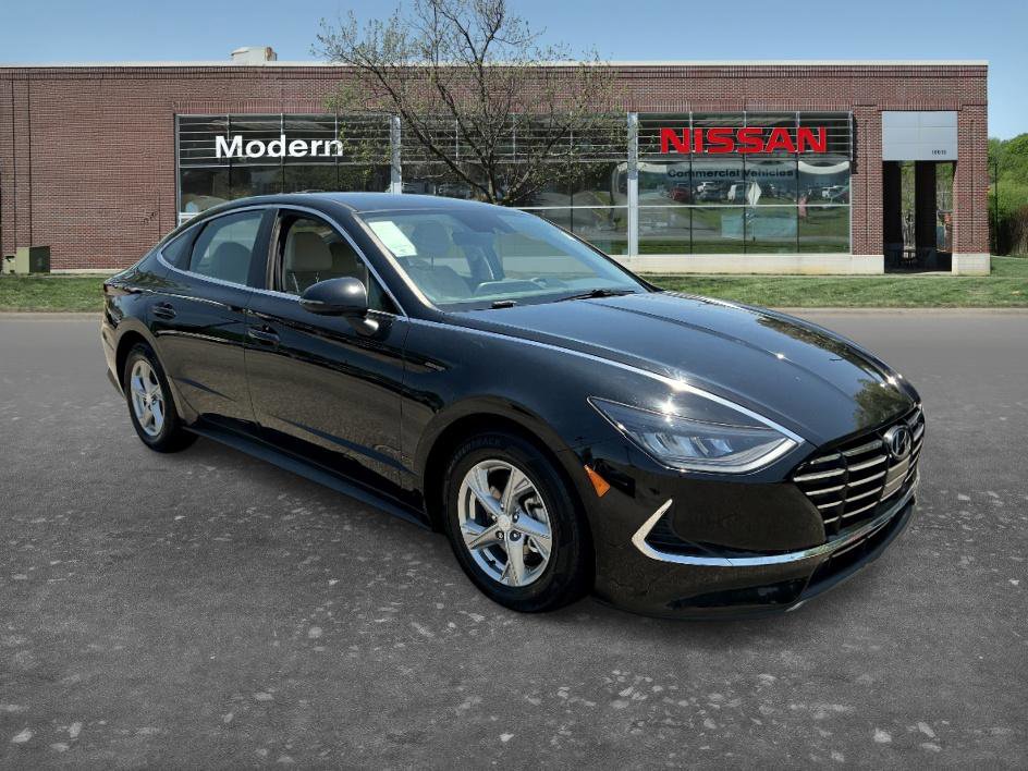 Used 2023 Hyundai Sonata SE w/ Preferred Accessory Package FWD image 5