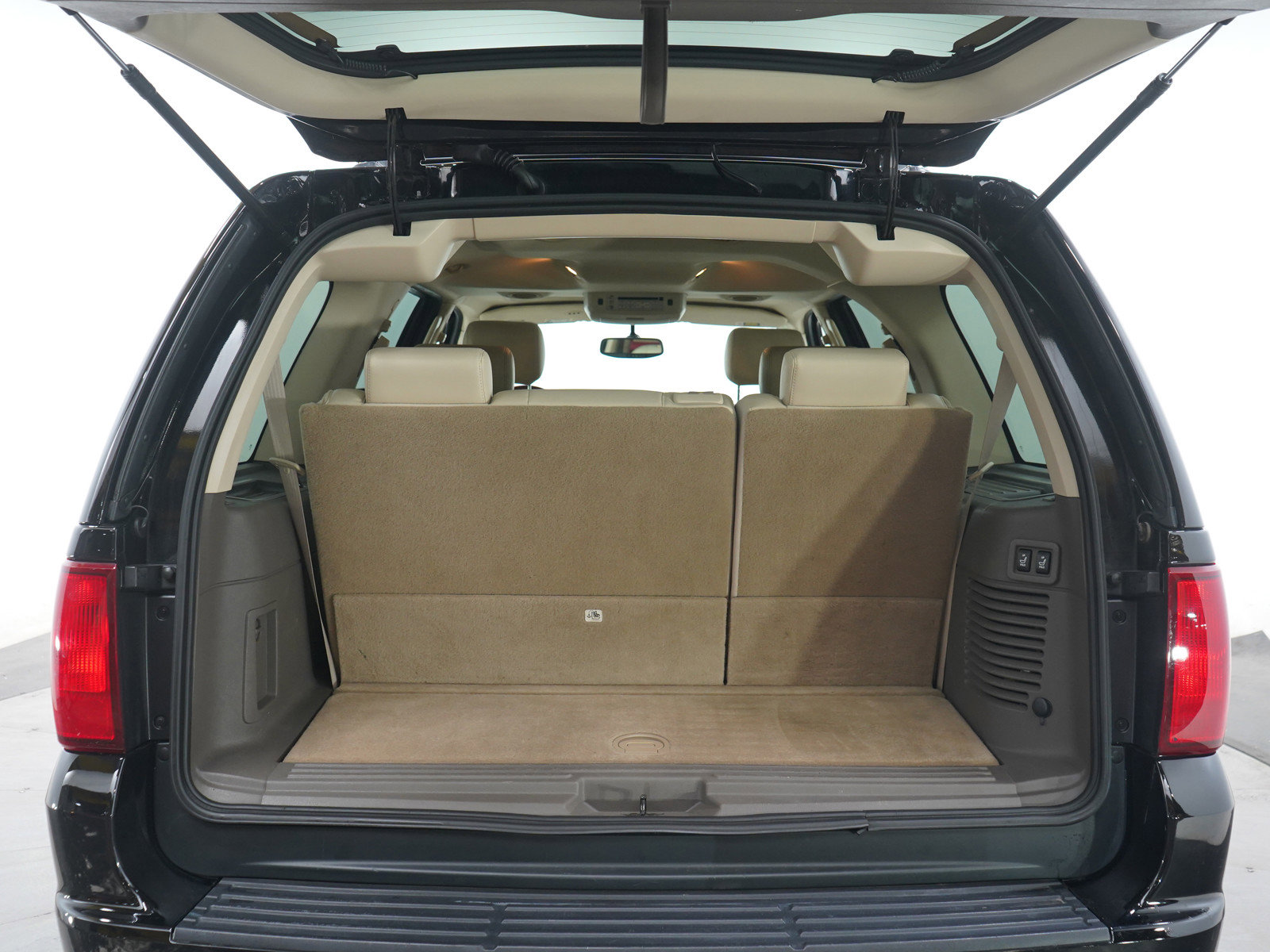 Used 2004 Lincoln Navigator Ultimate AWD/4WD image 19