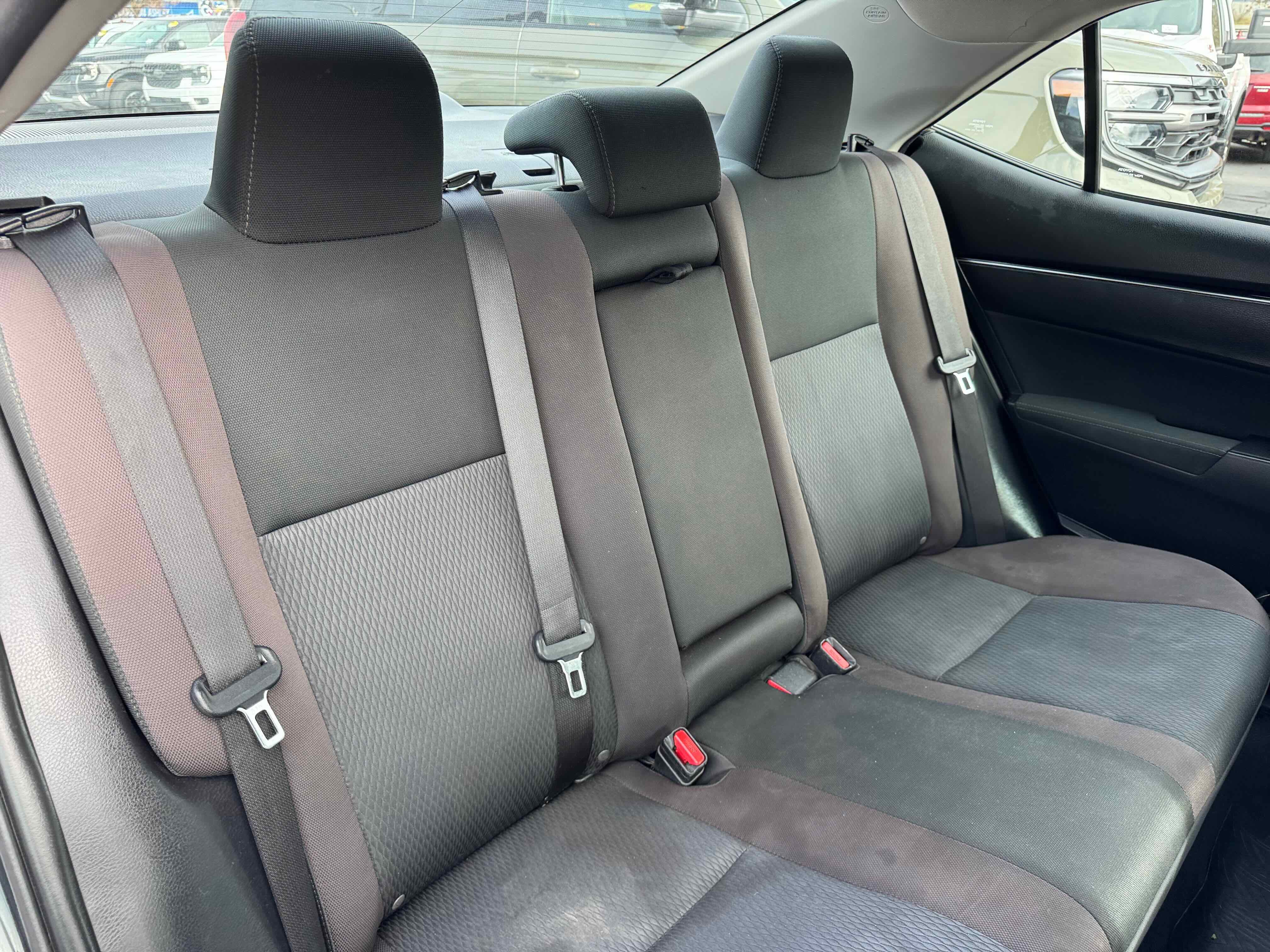 Used 2018 Toyota Corolla LE image 29