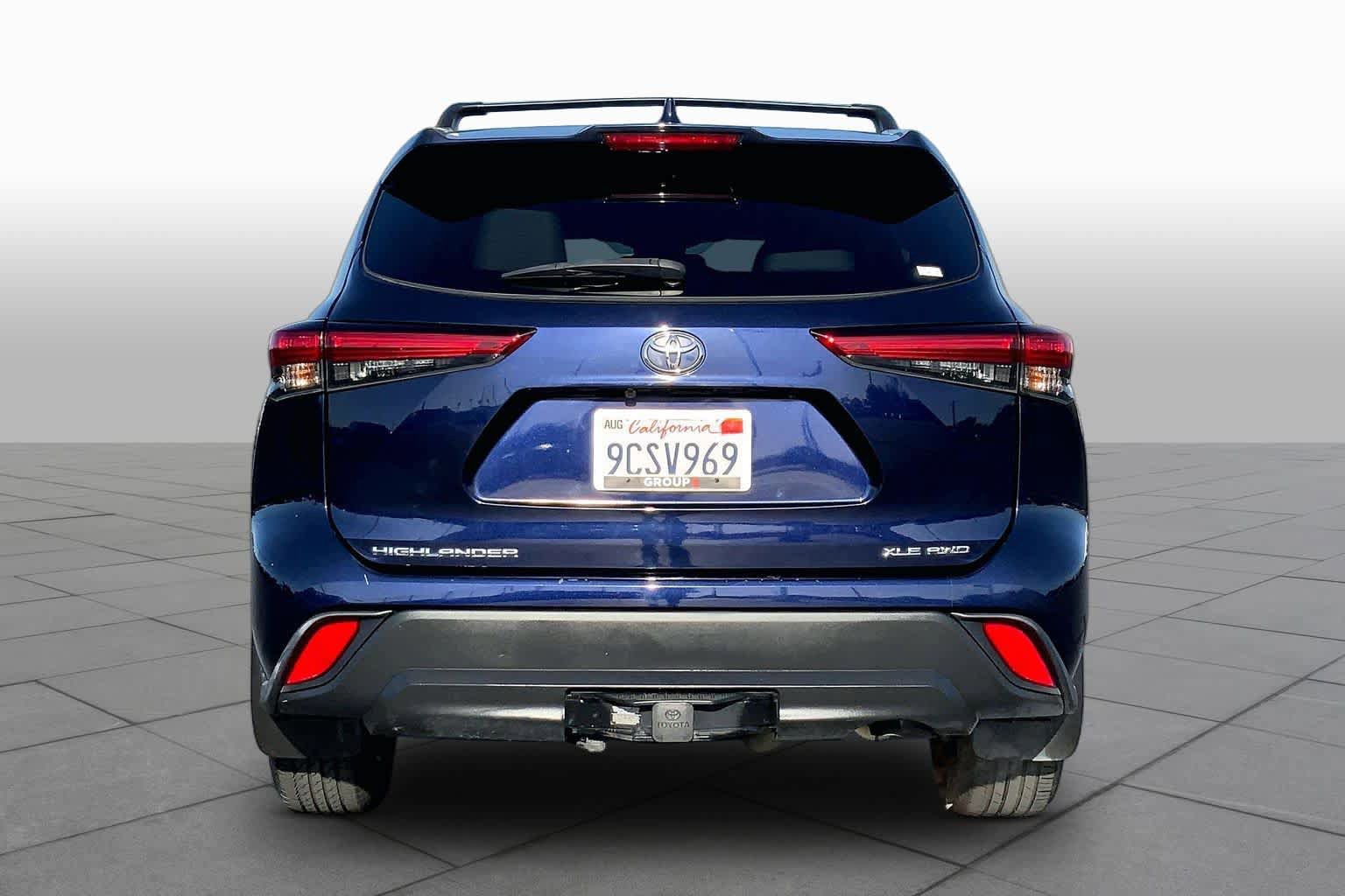 Used 2022 Toyota Highlander XLE AWD/4WD image 4