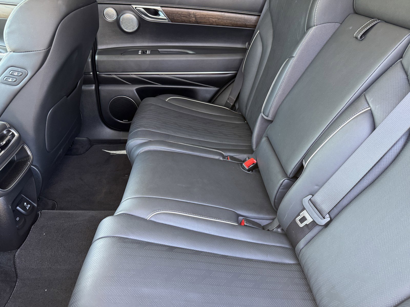 Used 2023 Genesis GV80 2.5T w/ Advanced Package image 12