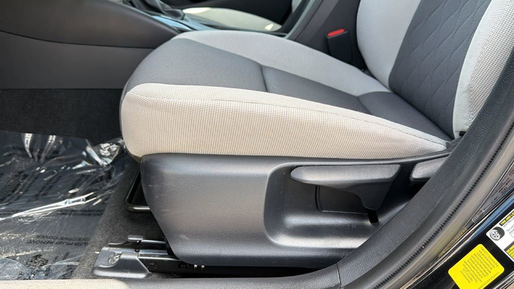 Certified 2025 Toyota Corolla LE image 18