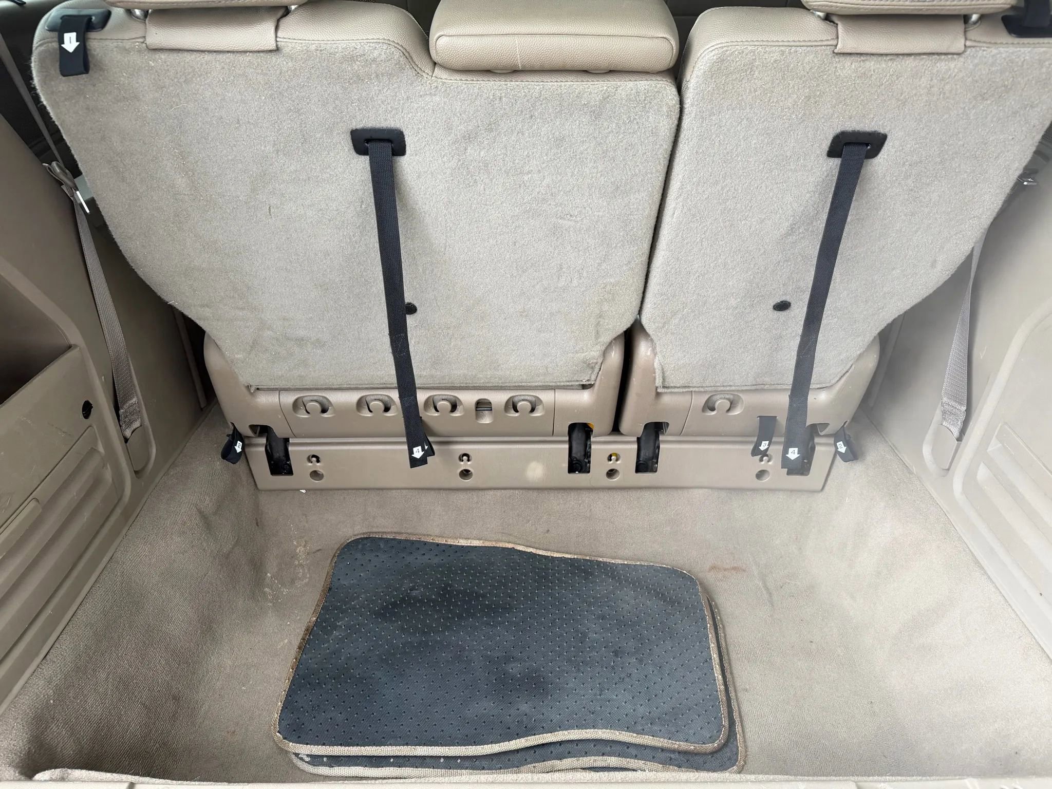 Used 2015 Chrysler Town & Country Touring-L w/ Driver Convenience Group image 27